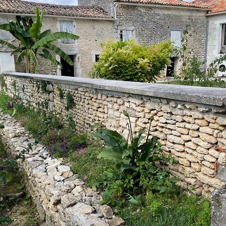 Le Maine N 5 - FLÉAC ANGOULEME - Suite Tilleul Esterno foto