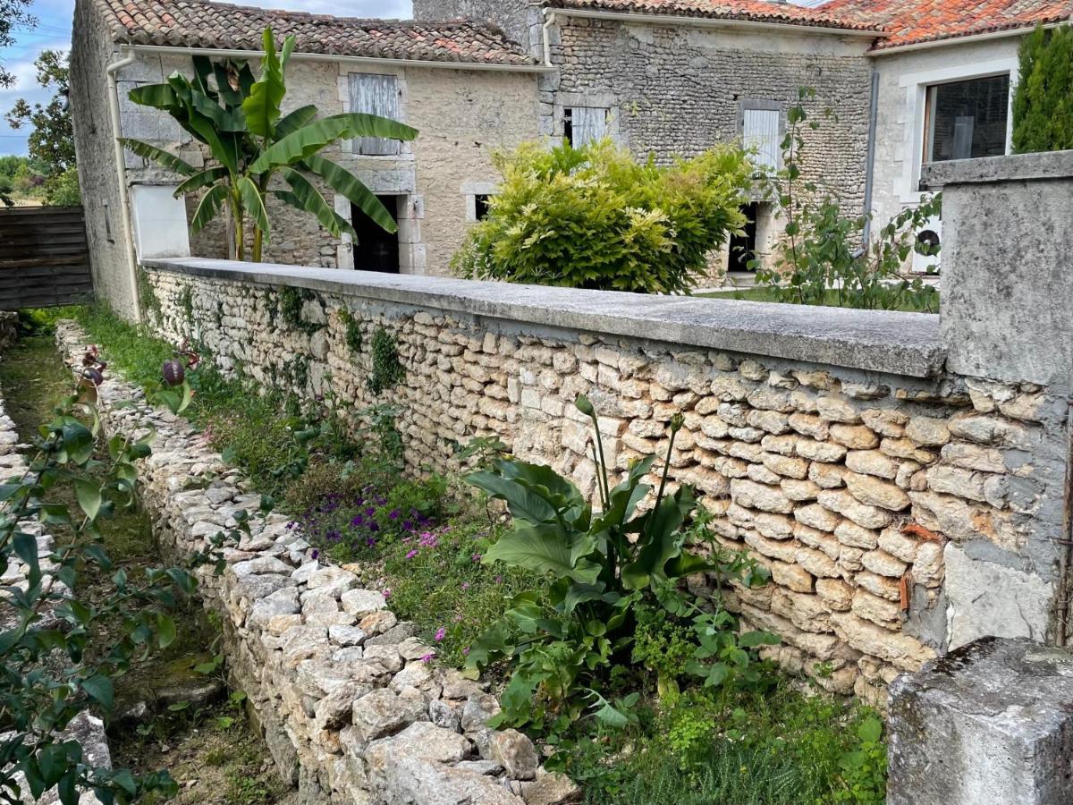 Le Maine N 5 - FLÉAC ANGOULEME - Suite Tilleul Esterno foto